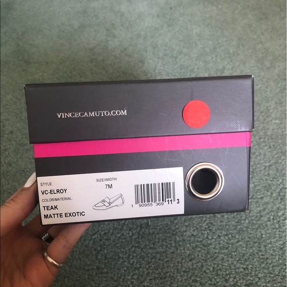 SNAKESKIN VINCE CAMUTO FLATS - Picture 3 of 7